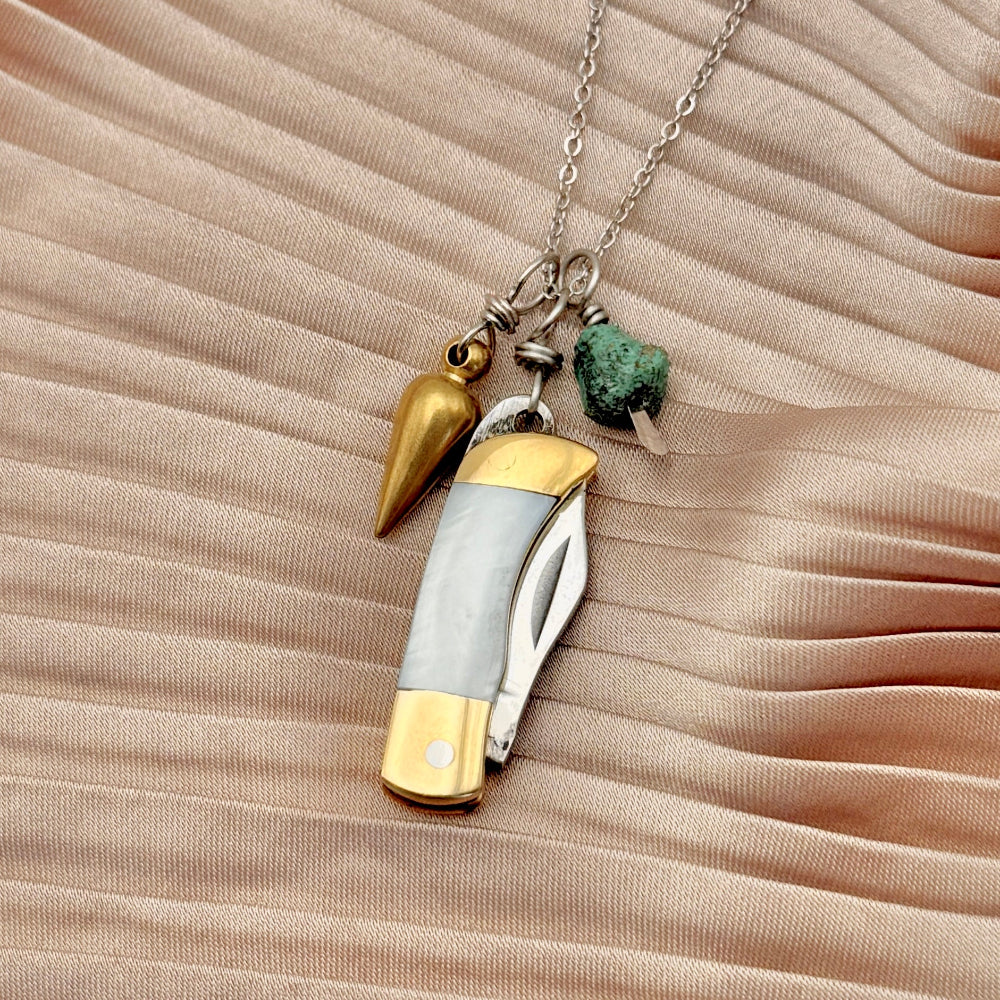 Billie Jr. Necklace (Mother of Pearl)