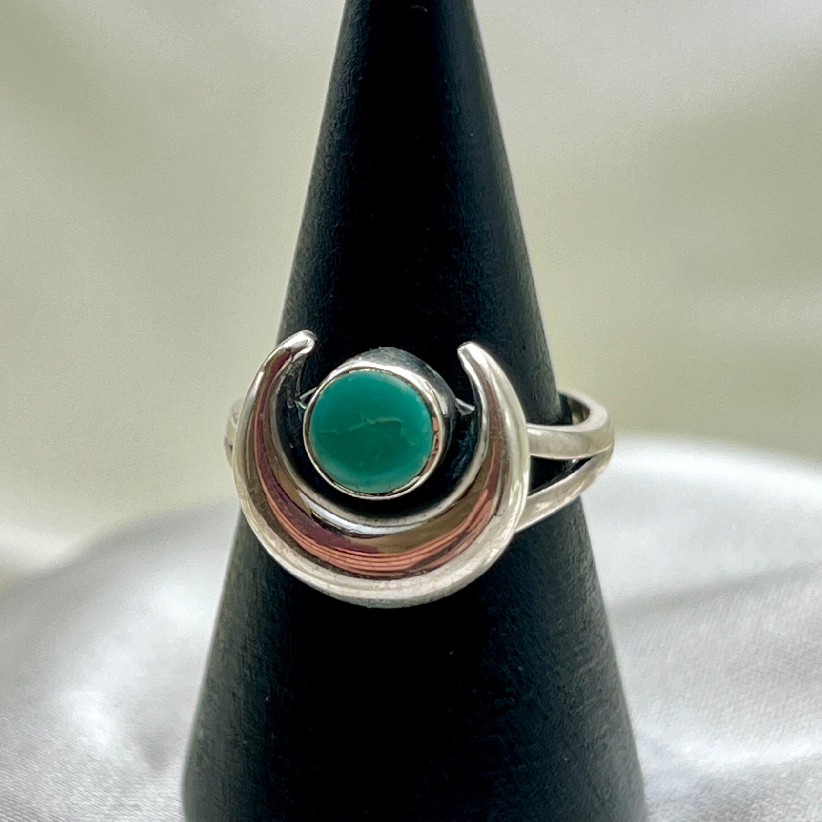 Crescent Moon Turquoise Ring: Sise 7