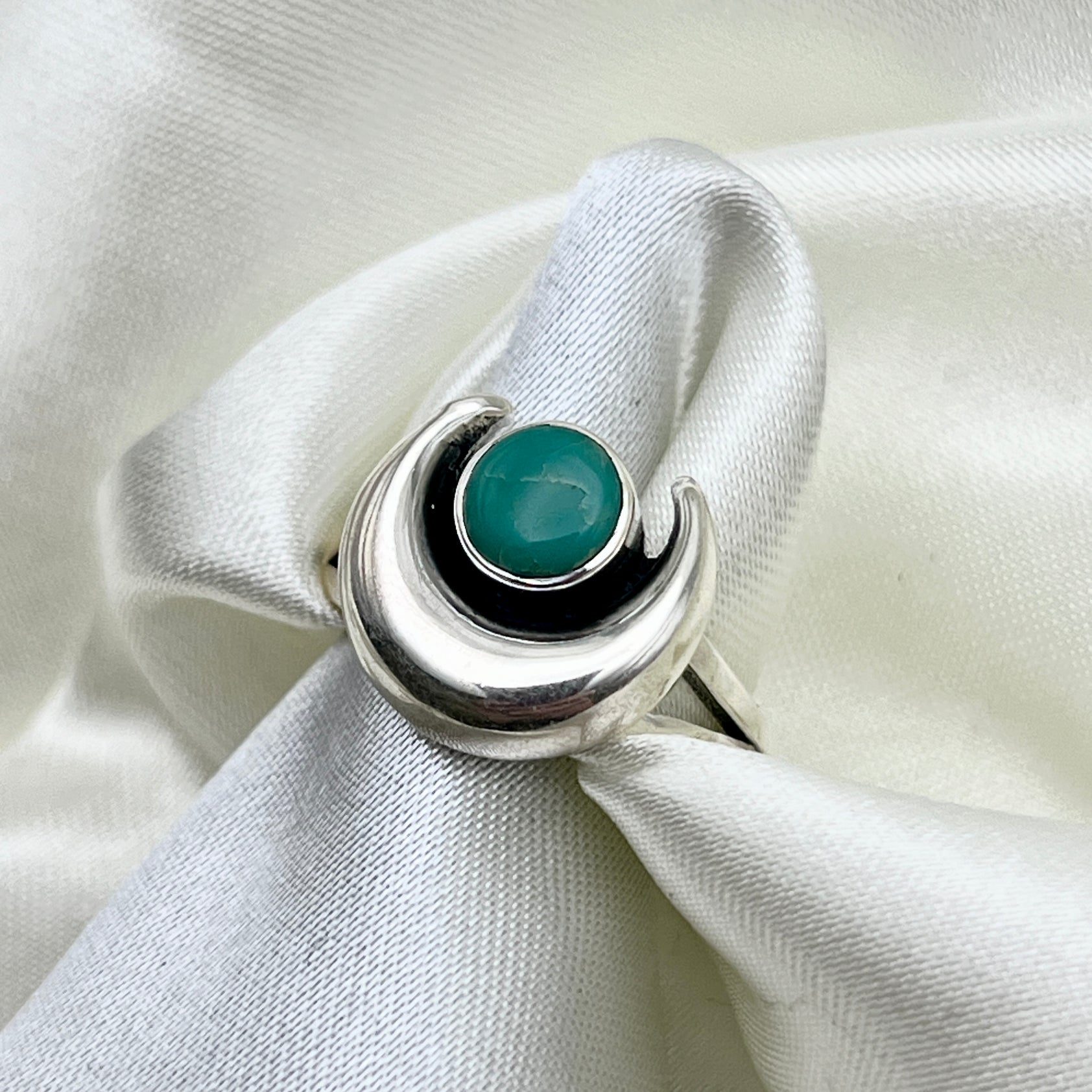 Crescent Moon Turquoise Ring: Sise 7