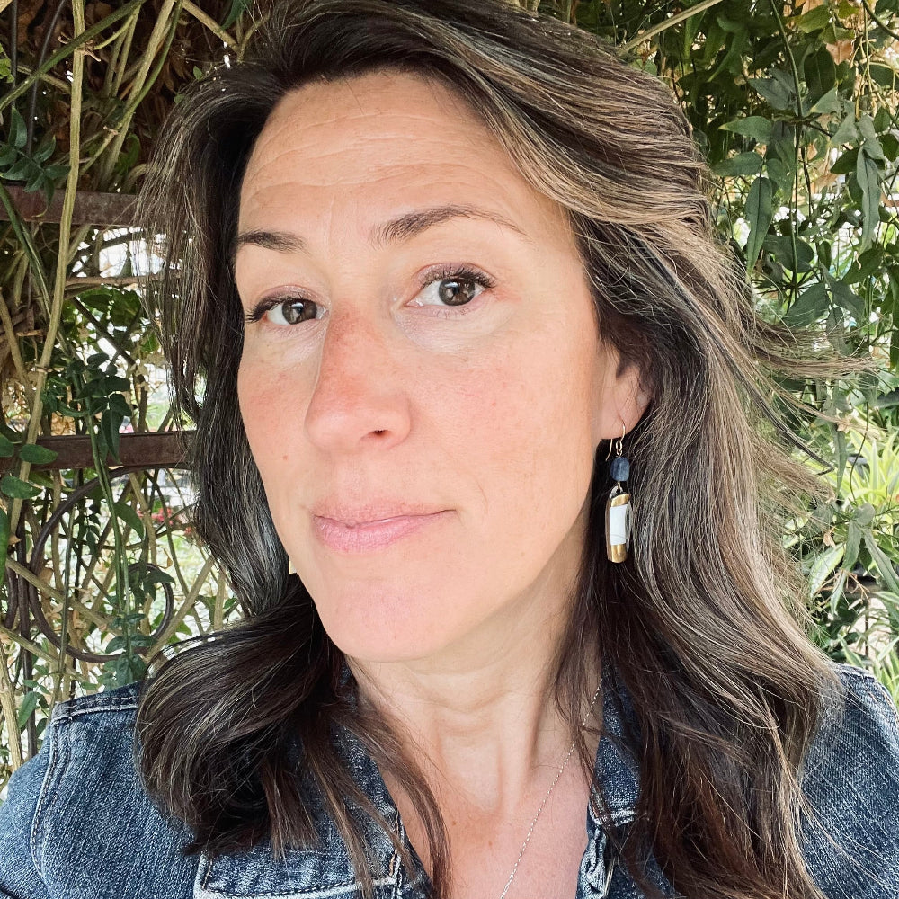 Earrings with kyanite bead and mother of pearl inlay mini pocketknives 