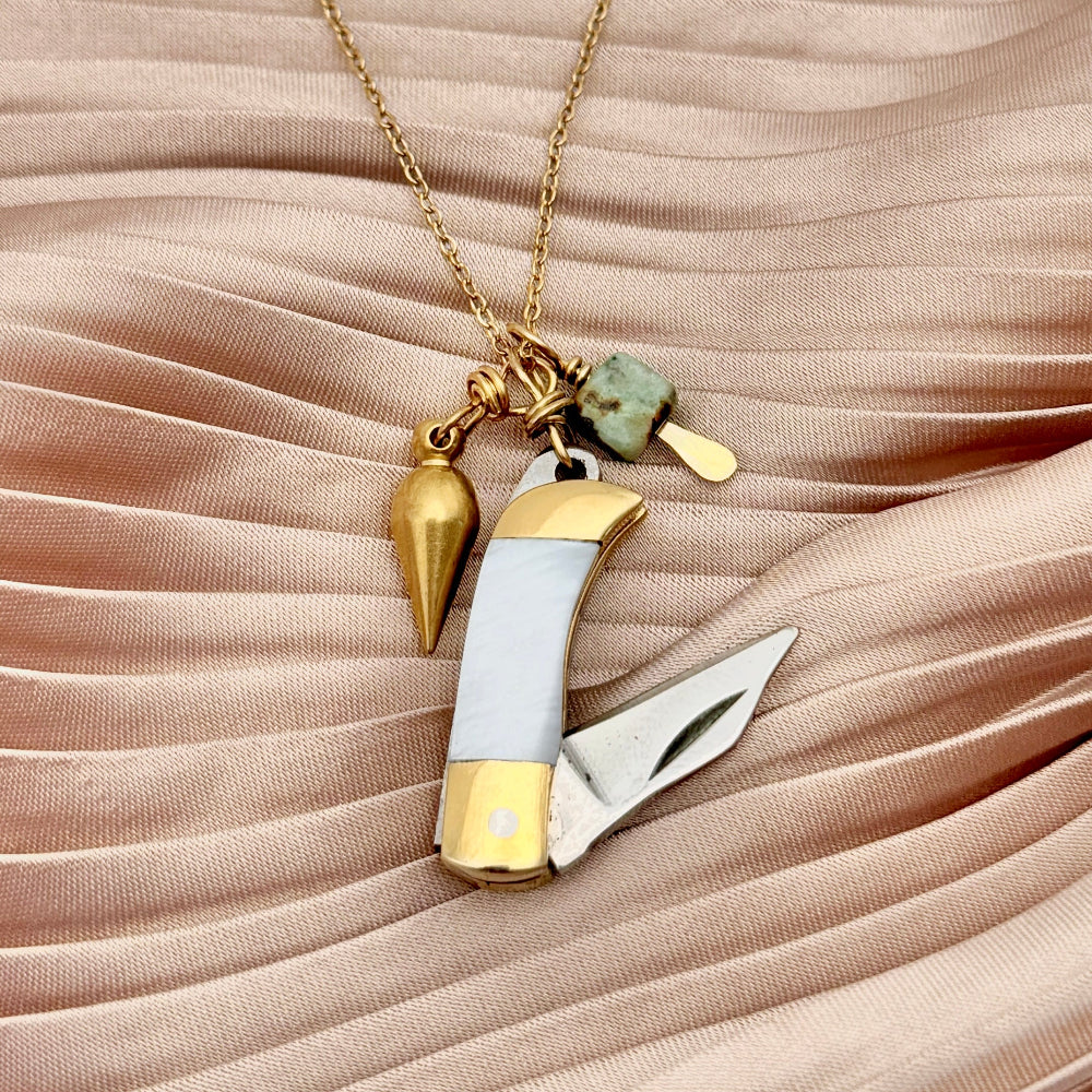 Billie Jr. Necklace (Mother of Pearl)